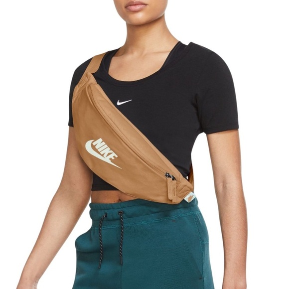 NIKE Heritage Waist Pack 3L in Flax/White